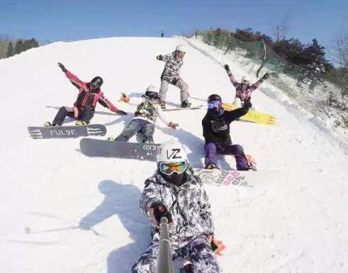 大连铭湖滑雪场开业 豪华滑雪+暖冬温泉一起浪